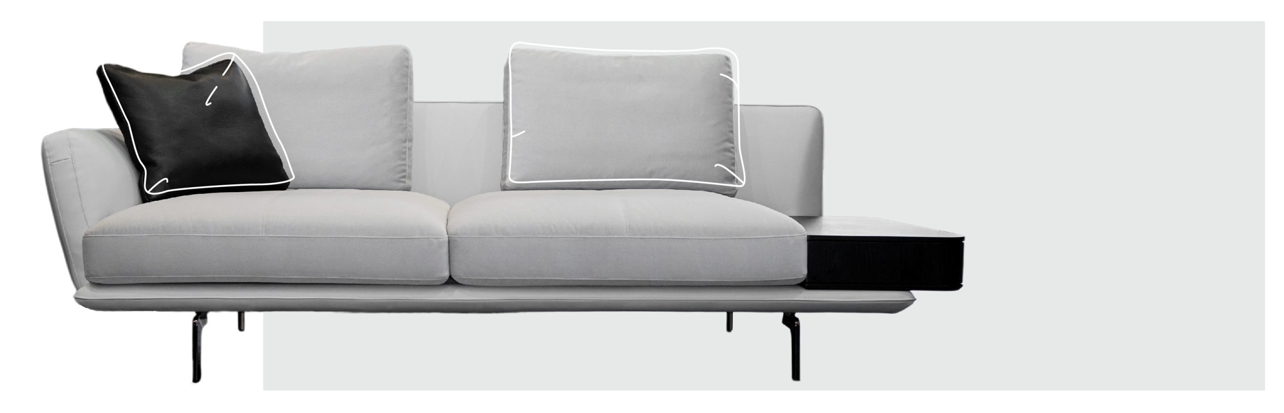 mooh Living 史丹佛｜三人沙發介紹說明 圓弧扶手搭配俐落滾邊,提升整體比例與設計,低背造型舒適不壓迫,薄背貼牆放大空間